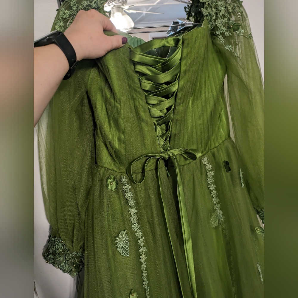 Elegant Olive Green Prom Dress with Floral Appliqué - Picture 9 of 12